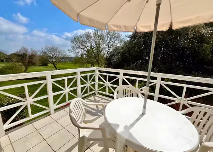 Au Calme, Au Coeur Du Golf - Piscine