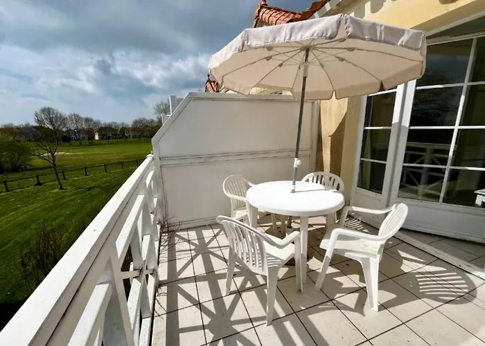 Au Calme, Au Coeur Du Golf - Piscine